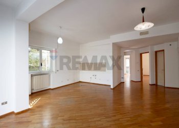 Stanza vuota - Trilocale Via Papa Benedetto XIII
 
13, Bari - foto 5