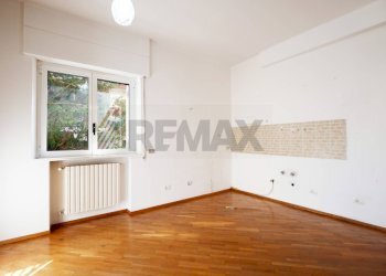 Stanza vuota - Trilocale Via Papa Benedetto XIII
 
13, Bari - foto 6