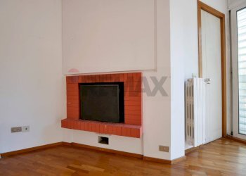 Stanza vuota - Trilocale Via Papa Benedetto XIII
 
13, Bari - foto 8