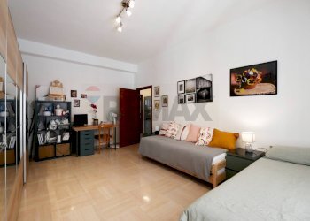 Camera da letto - Quadrilocale Corso Don Luigi Sturzo
 
83, Trani - foto 12