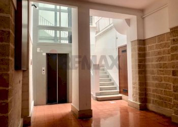 Ricezione / Lobby - Bilocale Corso Vittorio Emanuele
 
33, Bari - foto 2