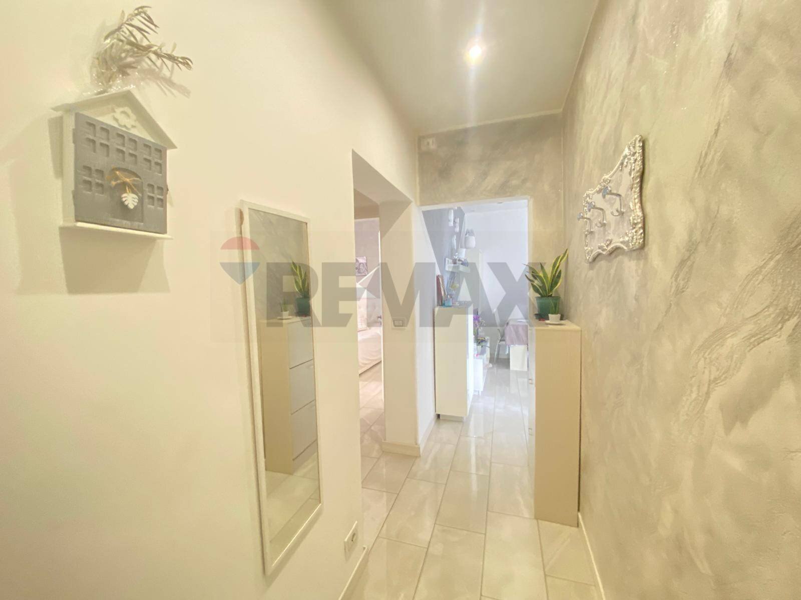 Hall / corridoio - Trilocale Via Faraci
 
1, Catania - foto 3