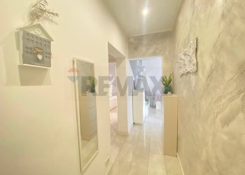 Hall / corridoio - Trilocale Via Faraci
 
1, Catania - foto 3