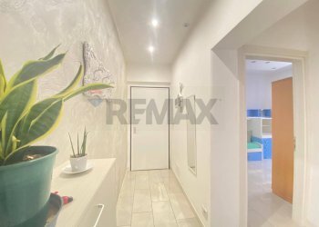 Hall / corridoio - Trilocale Via Faraci
 
1, Catania - foto 4