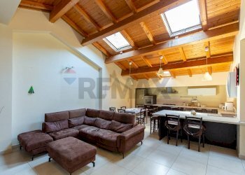 Sala da pranzo - Semi-detached house Via Officina
 
7, Catania - photo 1