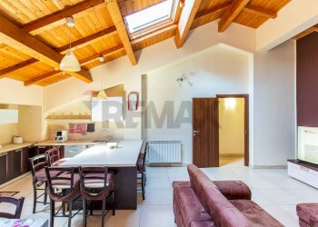 Sala da pranzo - Semi-detached house Via Officina
 
7, Catania - photo 2