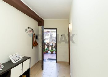 Hall / corridoio - Semi-detached house Via Officina
 
7, Catania - photo 6