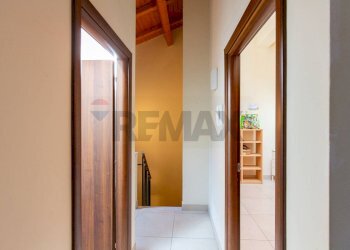 Hall / corridoio - Semi-detached house Via Officina
 
7, Catania - photo 26