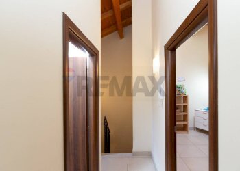 Hall / corridoio - Semi-detached house Via Officina
 
7, Catania - photo 30