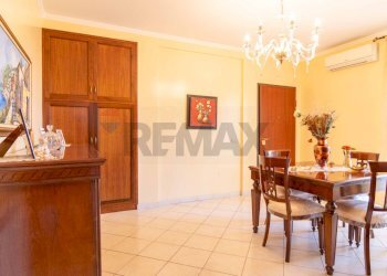 Sala da pranzo - Trilocale via Tupparello
 
23, Acireale - foto 2