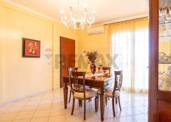 Sala da pranzo - Trilocale via Tupparello
 
23, Acireale - foto 19