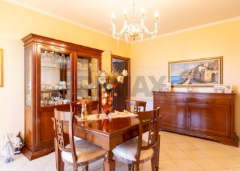 Sala da pranzo - Trilocale via Tupparello
 
23, Acireale - foto 20