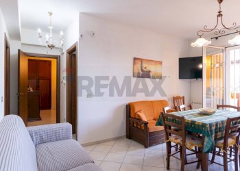 Sala da pranzo - Trilocale via Tupparello
 
23, Acireale - foto 45