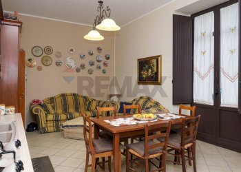 Sala da pranzo - Quadrilocale Via Gemmellaro
 
40, Catania - foto 4
