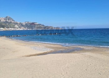 Vista dell\'acqua - Monolocale via pietre nere
 
7, Giardini-Naxos - foto 20