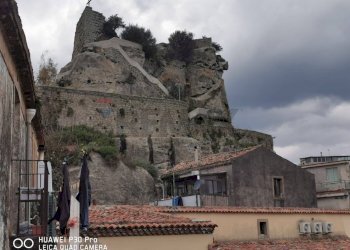 Casa all\'aperto - Casa indipendente Via Savoia
 
8, Castiglione di Sicilia - foto 3