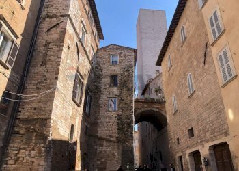 Edificio all\'aperto - Commercial Premises Via Dei Priori, Perugia - photo 3