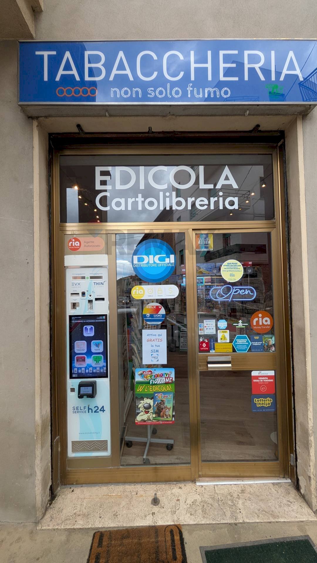 Edificio all\'aperto - Attività Commerciale Piazza del Popolo
 
3, Castiglione del Lago - foto 1