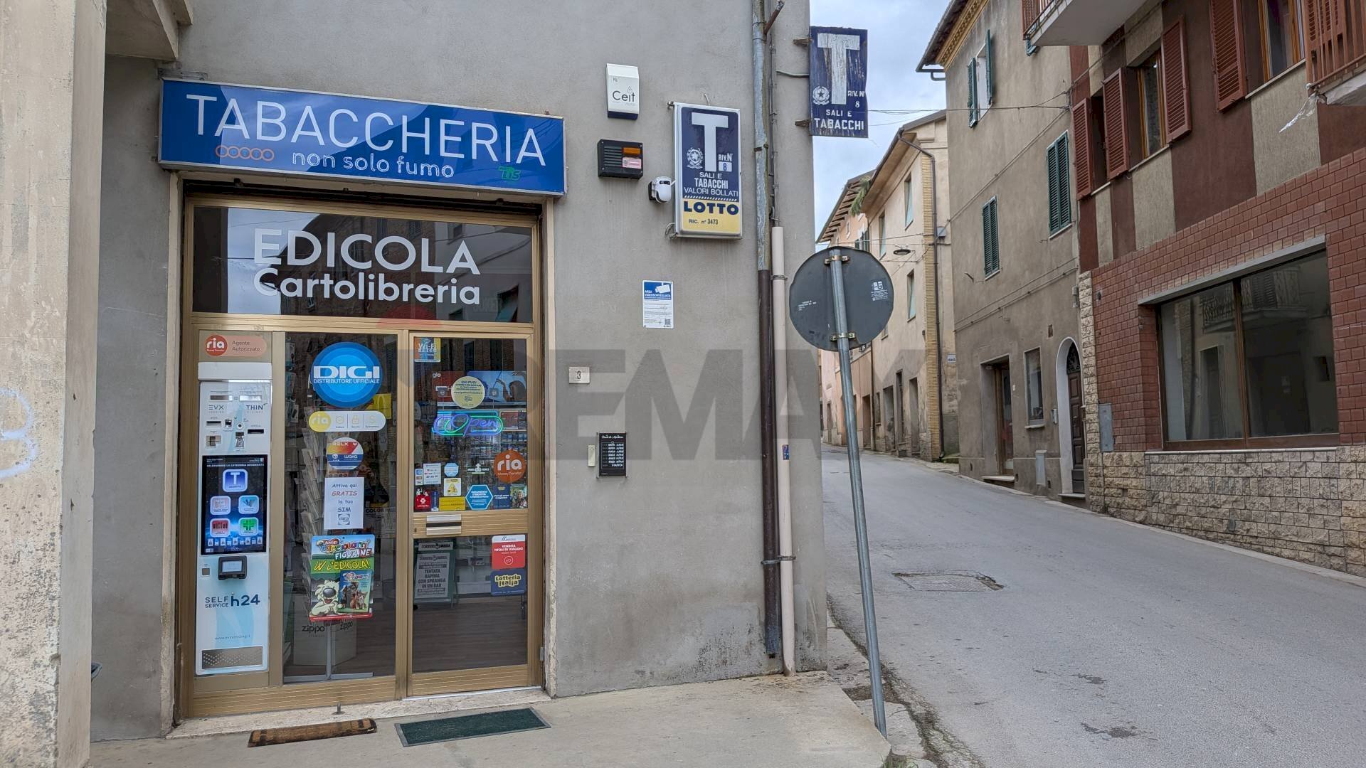 Edificio all\'aperto - Attività Commerciale Piazza del Popolo
3, Castiglione del Lago - foto 2