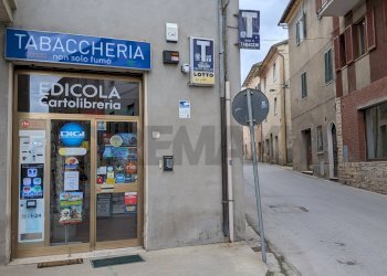 Edificio all\'aperto - Attività Commerciale Piazza del Popolo
3, Castiglione del Lago - foto 7