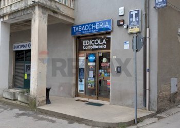 Edificio all\'aperto - Attività Commerciale Piazza del Popolo
3, Castiglione del Lago - foto 8