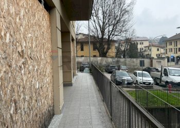 Balcone - Locale Commerciale Via Volta, Bulciago - foto 17