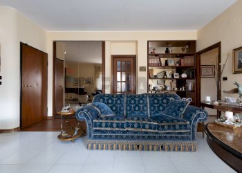 Soggiorno - Appartamento Via Pietro Bethancourt
 
1, Catania - foto 10