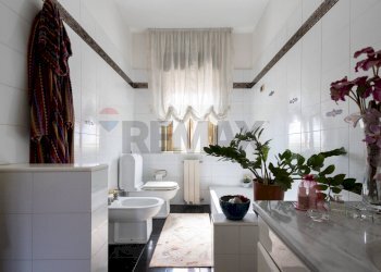 Bagno - Appartamento Via Pietro Bethancourt
 
1, Catania - foto 27