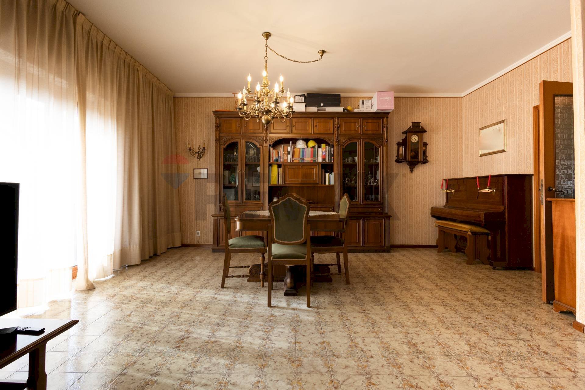 Sala da pranzo - Apartment Via Generale Di San Marzano
 
18, Catania - photo 1