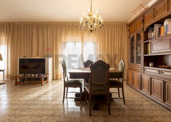 Sala da pranzo - Appartamento Via Generale Di San Marzano
 
18, Catania - foto 9