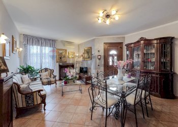 Sala da pranzo - Villa Via Vercelli
 
66/a, Caresanablot - photo 8