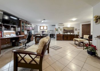 Ufficio - Villa Via Vercelli
 
66/a, Caresanablot - photo 67