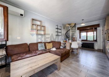 Sala da pranzo - Casa semi indipendente Via Umberto I
 
28/c, Palestro - foto 3