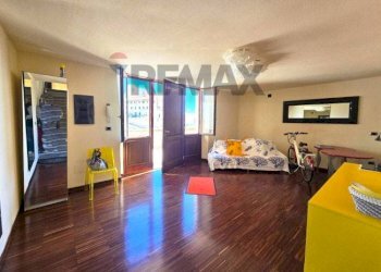 Soggiorno - Casa semi indipendente via Giuseppe Mazzini ex via Sferracavalli
 
42, Piombino - foto 3