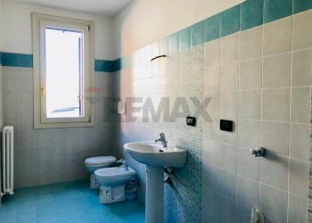 Bagno - Bilocale Via Villa Santa Maria
 
73, Viadana - foto 13