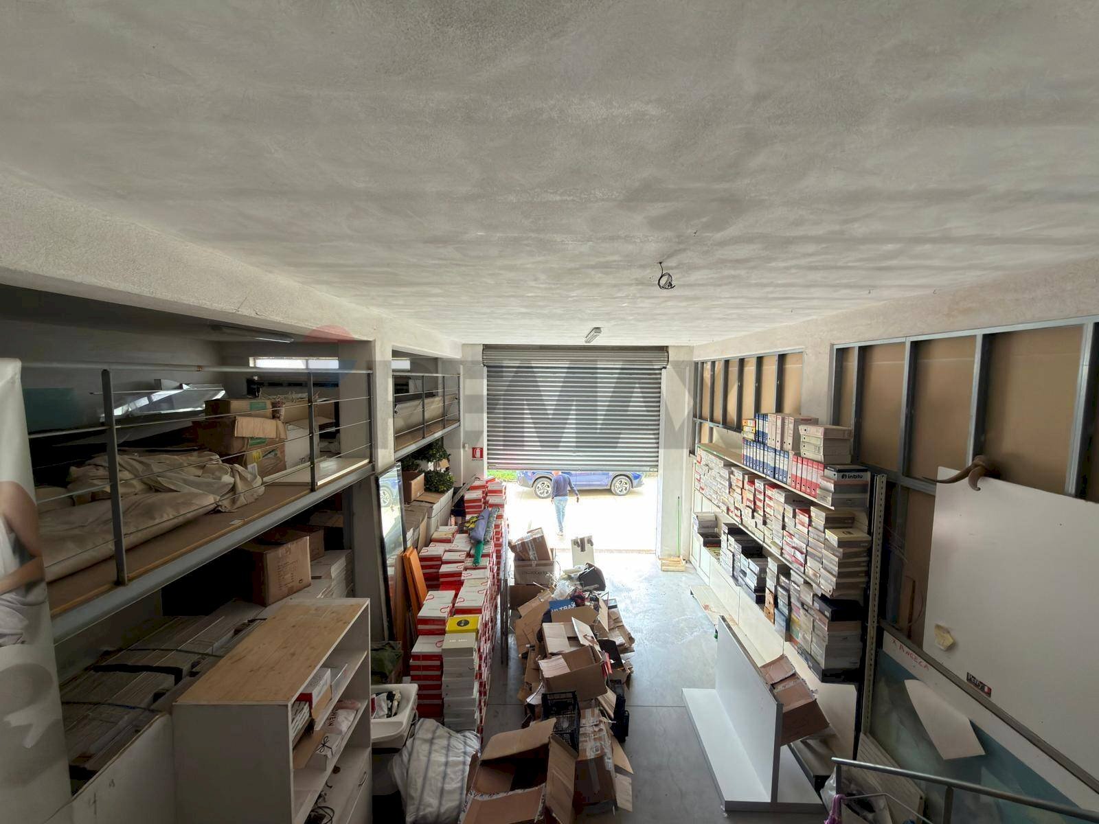 Dispensa di stoccaggio - Commercial Premises Localià Cardolo
 
snv, Feroleto Antico - photo 1