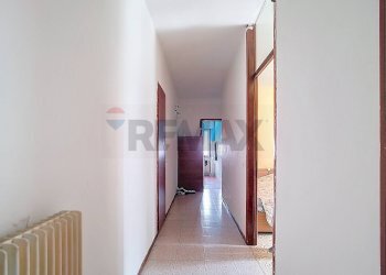 Hall / corridoio - Quadrilocale via Padova, Caerano di San Marco - foto 5