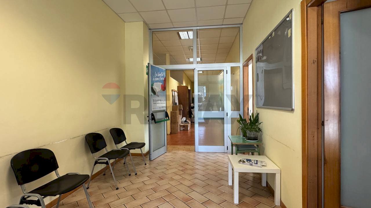 Hall / corridoio - Ufficio via XXV Aprile
 
snc, L'Aquila - foto 3