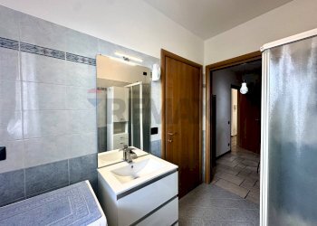 Bagno - Two-room apartment VIA CAVOUR
 
1A, Albano Sant'Alessandro - photo 18