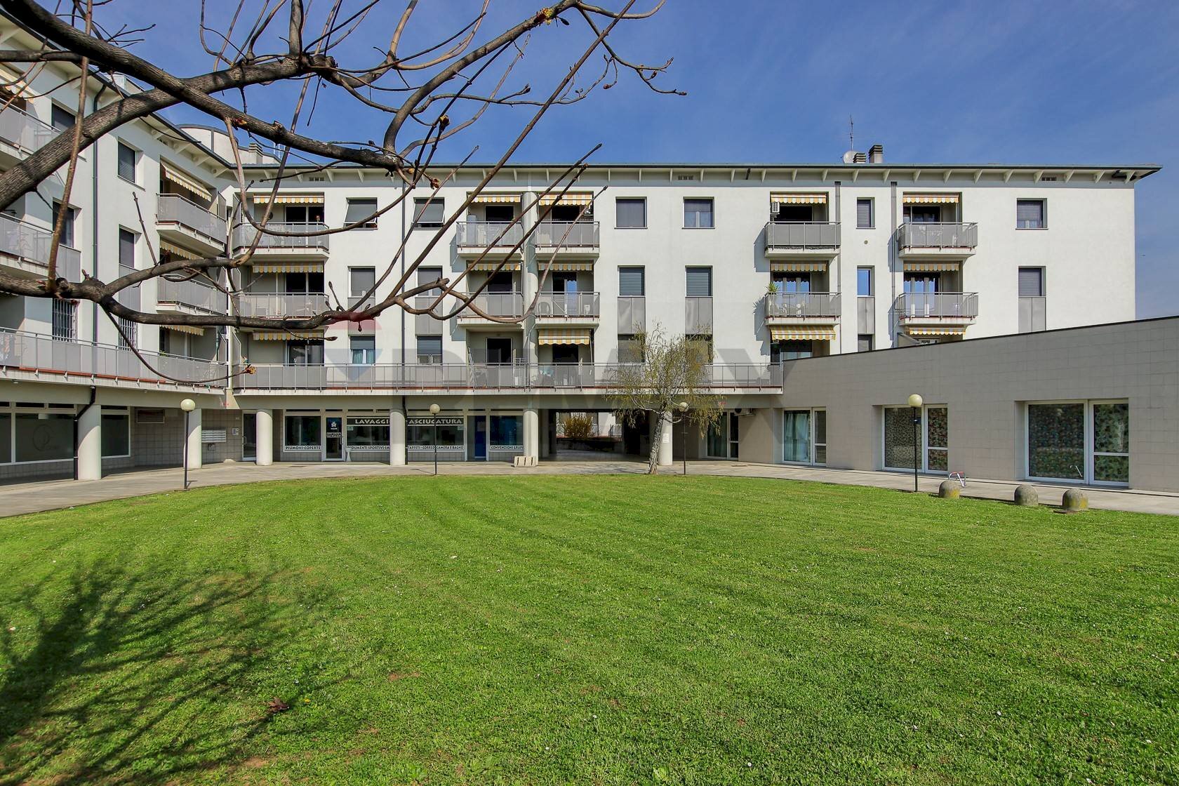 Edificio all\'aperto - Bilocale VIA ALDO MORO
 
9, Lallio - foto 2