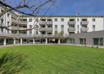 Edificio all\'aperto - Bilocale VIA ALDO MORO
 
9, Lallio - foto 2