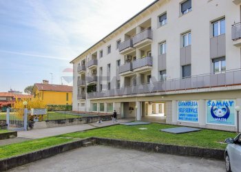 Edificio all\'aperto - Bilocale VIA ALDO MORO
 
9, Lallio - foto 19