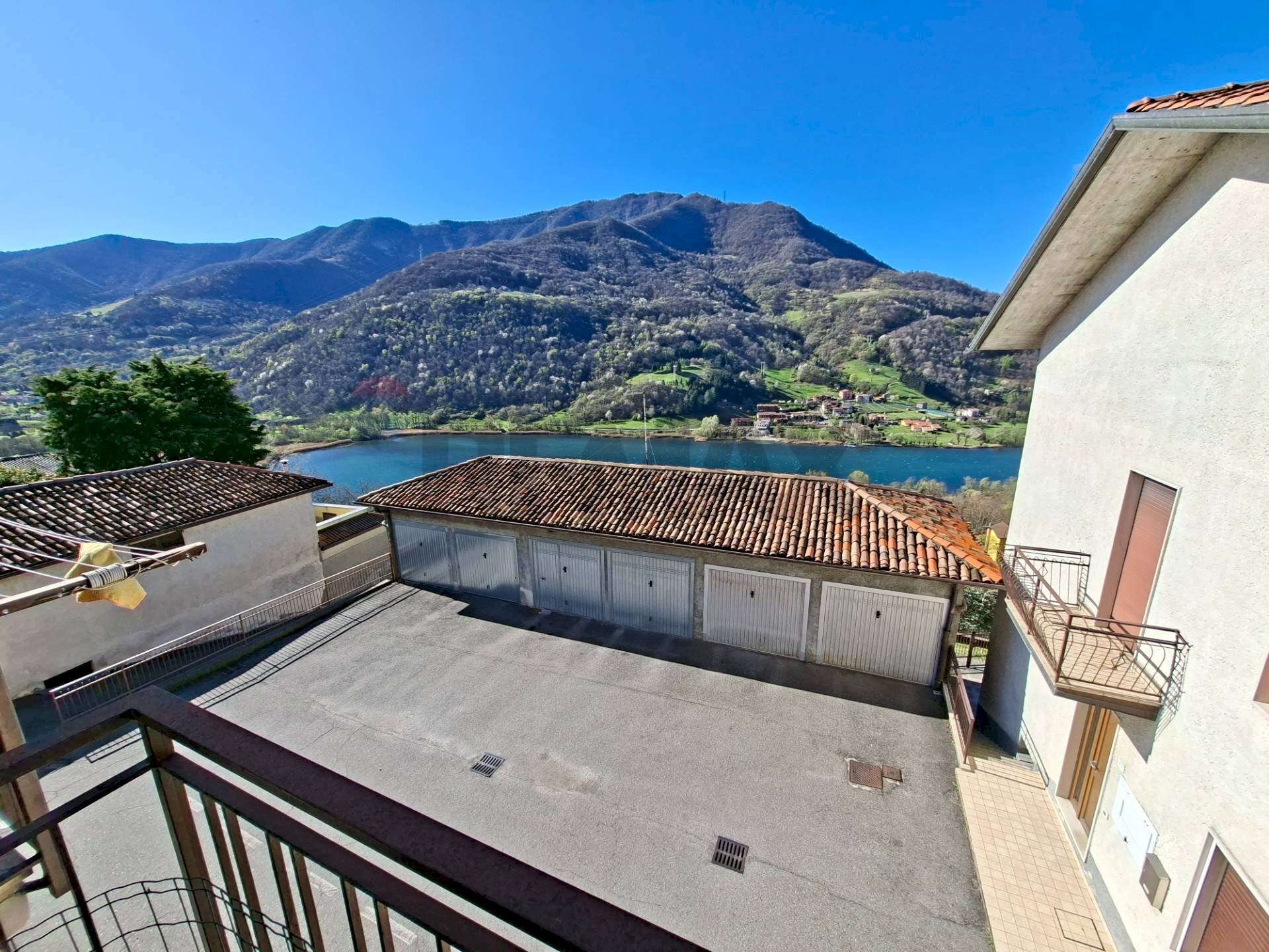 Vista delle montagne - Bilocale Endine Gaiano - foto 1