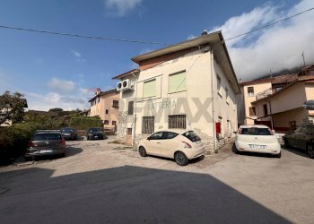 Edificio all\'aperto - Quadrilocale Via Rovaia
91, Belluno - foto 2