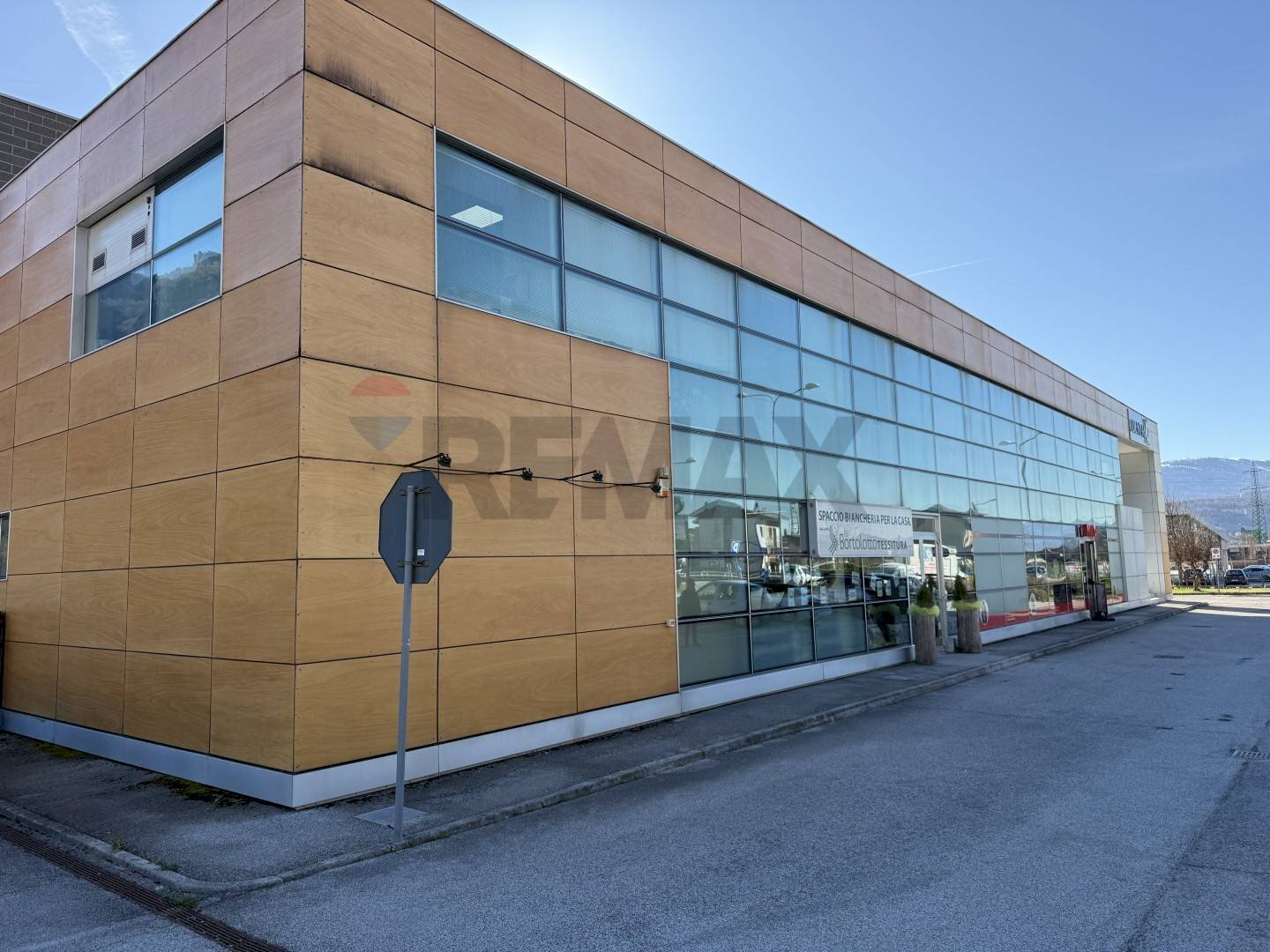 Edificio all\'aperto - Attività Commerciale Via Cima I Prà
 
9, Ponte nelle Alpi - foto 3