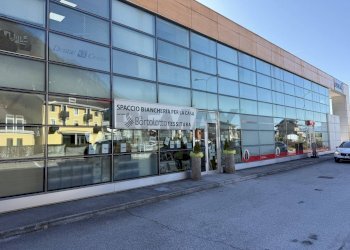 Edificio all\'aperto - Attività Commerciale Via Cima I Prà
 
9, Ponte nelle Alpi - foto 2