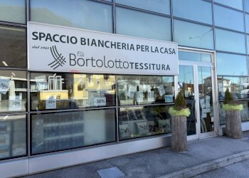 Edificio all\'aperto - Attività Commerciale Via Cima I Prà
 
9, Ponte nelle Alpi - foto 11