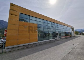 Edificio all\'aperto - Attività Commerciale Via Cima I Prà
 
9, Ponte nelle Alpi - foto 1