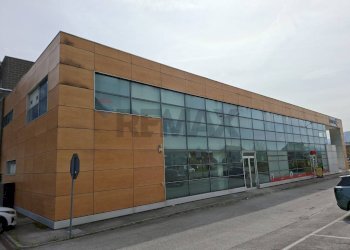Edificio all\'aperto - Attività Commerciale Via Cima I Prà
 
9, Ponte nelle Alpi - foto 5
