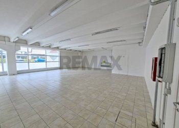 Stanza vuota - Attività Commerciale Via Cima I Prà
 
9, Ponte nelle Alpi - foto 12